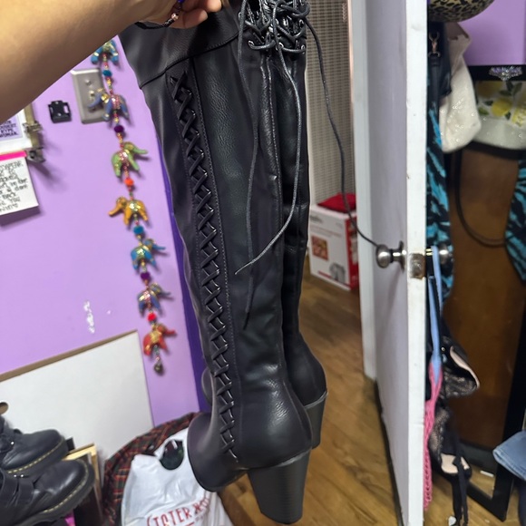 Brand new boots - Picture 2 of 4